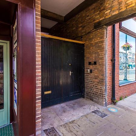 Bright 1-Bed Apartment In Chester By 53 Degrees Property, Ideal For Professionals & Couples, Great Location - Sleeps 4 Exterior foto