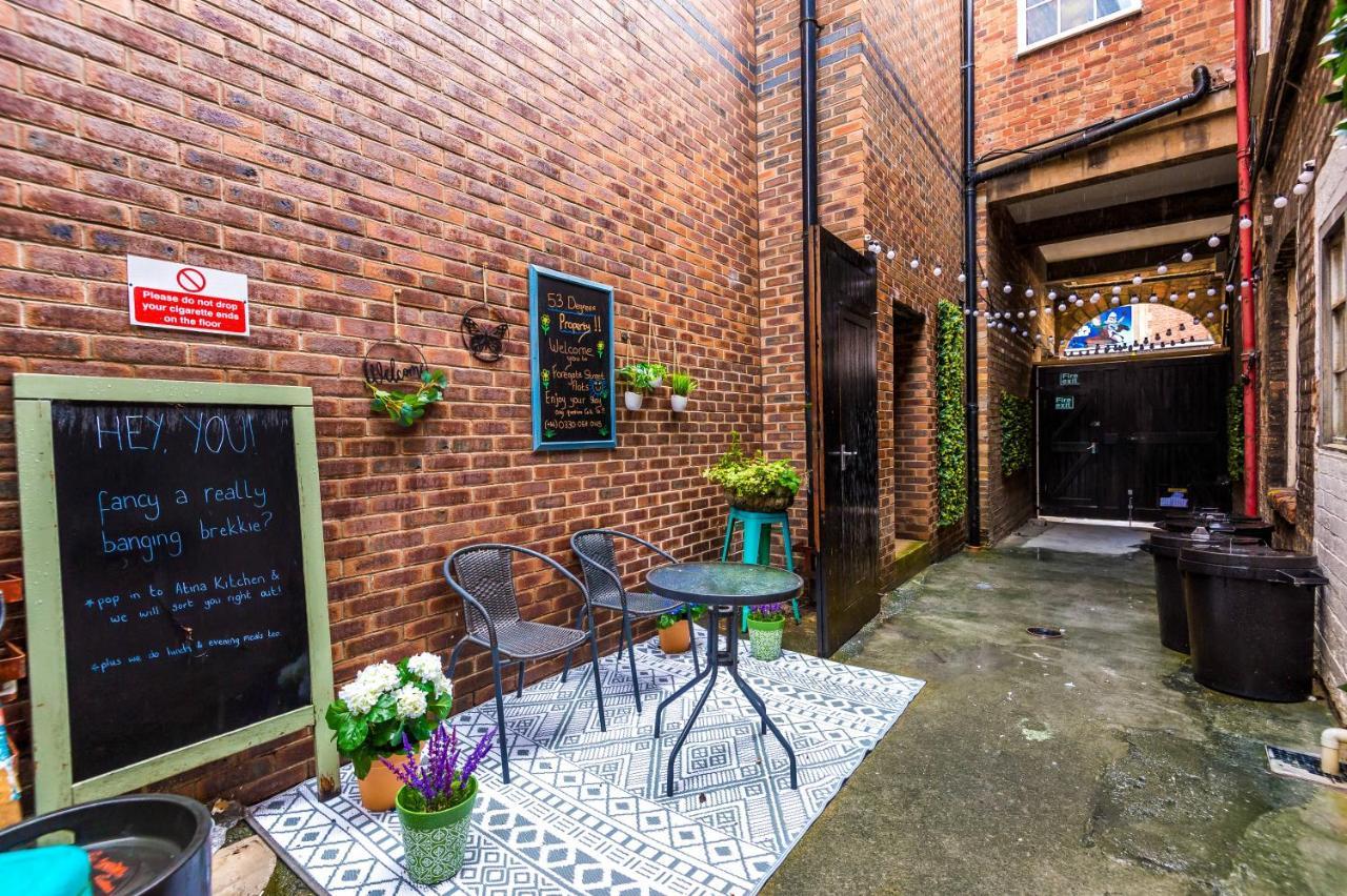 Bright 1-Bed Apartment In Chester By 53 Degrees Property, Ideal For Professionals & Couples, Great Location - Sleeps 4 Exterior foto